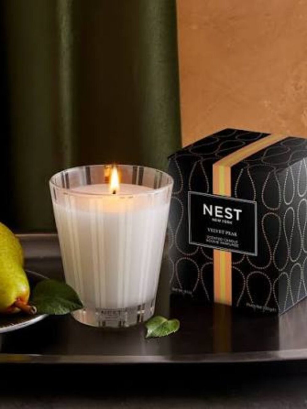 NEST New York  Velvet Pear Scented Candle Round Glass Jar,  8.1 oz   New in Box